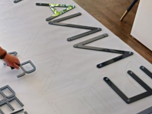 Schriftzüge in 3D Optik für die Mitarbeiter Lodge des Tannenhofs in Weiler im Allgäu